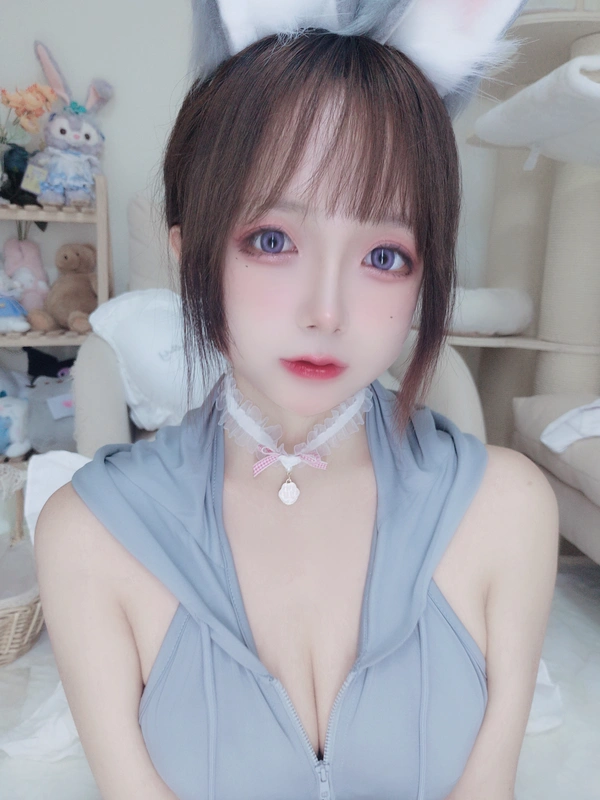 兔兔卫衣 - 日奈娇